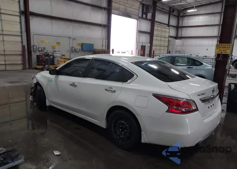 2015 Nissan Altima 2.5 S из США, поврежденный, VIN 1N4AL3AP5FN327973